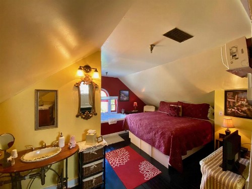 Penny Farthing Inn - image 36