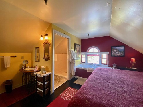 Penny Farthing Inn - image 42