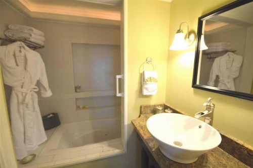The Kenwood Inn - image 41
