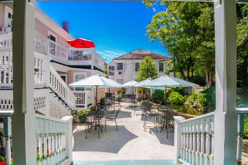 The Kenwood Inn - image 9