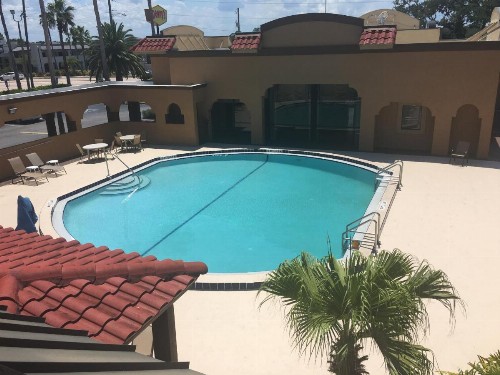 Days Inn by Wyndham St Augustine/Historic Downtown - image 2