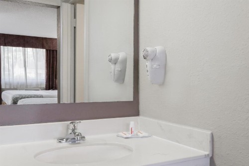Days Inn by Wyndham St Augustine/Historic Downtown - image 27