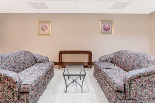 Days Inn by Wyndham St Augustine/Historic Downtown - image 4
