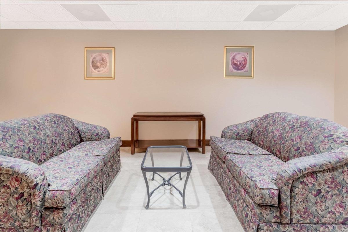 Days Inn by Wyndham St Augustine/Historic Downtown - image 4