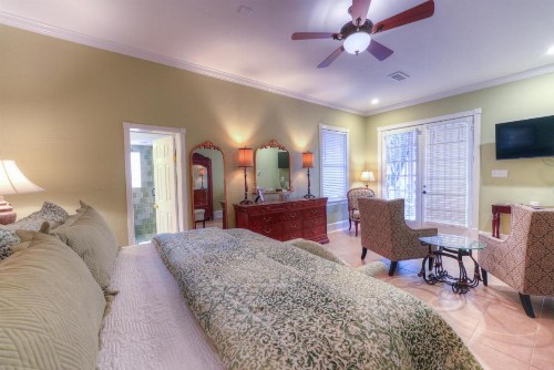 Casa de Solana Bed and Breakfast - image 21