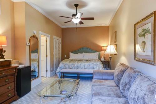 Casa de Solana Bed and Breakfast - image 26