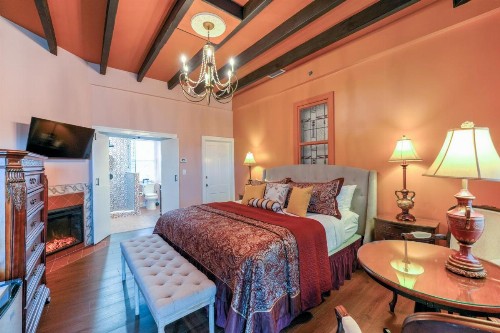 Casa de Solana Bed and Breakfast - image 29