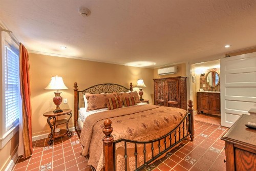 Casa de Solana Bed and Breakfast - image 43