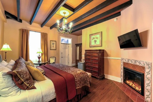 Casa de Solana Bed and Breakfast - image 46