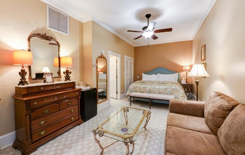 Casa de Solana Bed and Breakfast - image 8