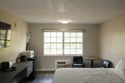 Economy Inn Historic District - image 12