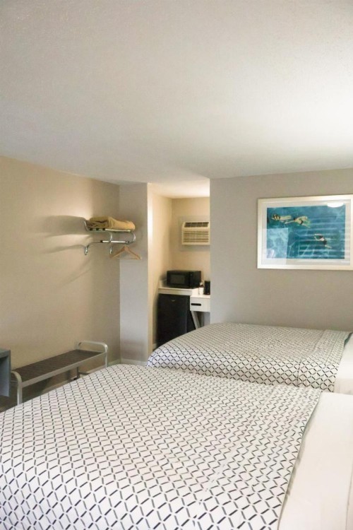Economy Inn Historic District - image 33