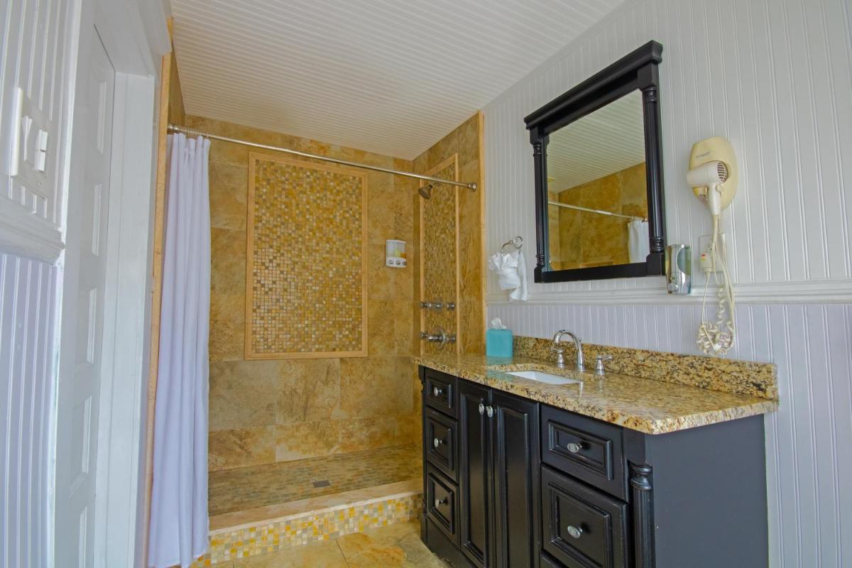 Inn on Charlotte - image 4