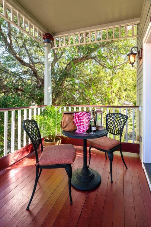 Cedar House Inn - image 2