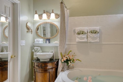 Cedar House Inn - image 20
