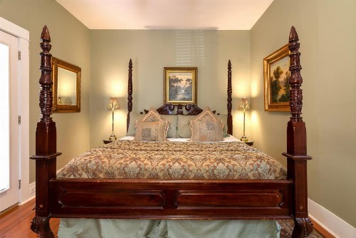 Cedar House Inn - image 25