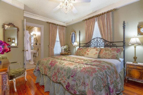 Cedar House Inn - image 32