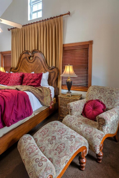 Cedar House Inn - image 35