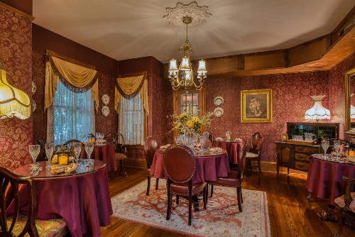 Cedar House Inn - image 38