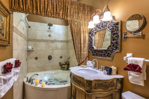 Cedar House Inn - image 4