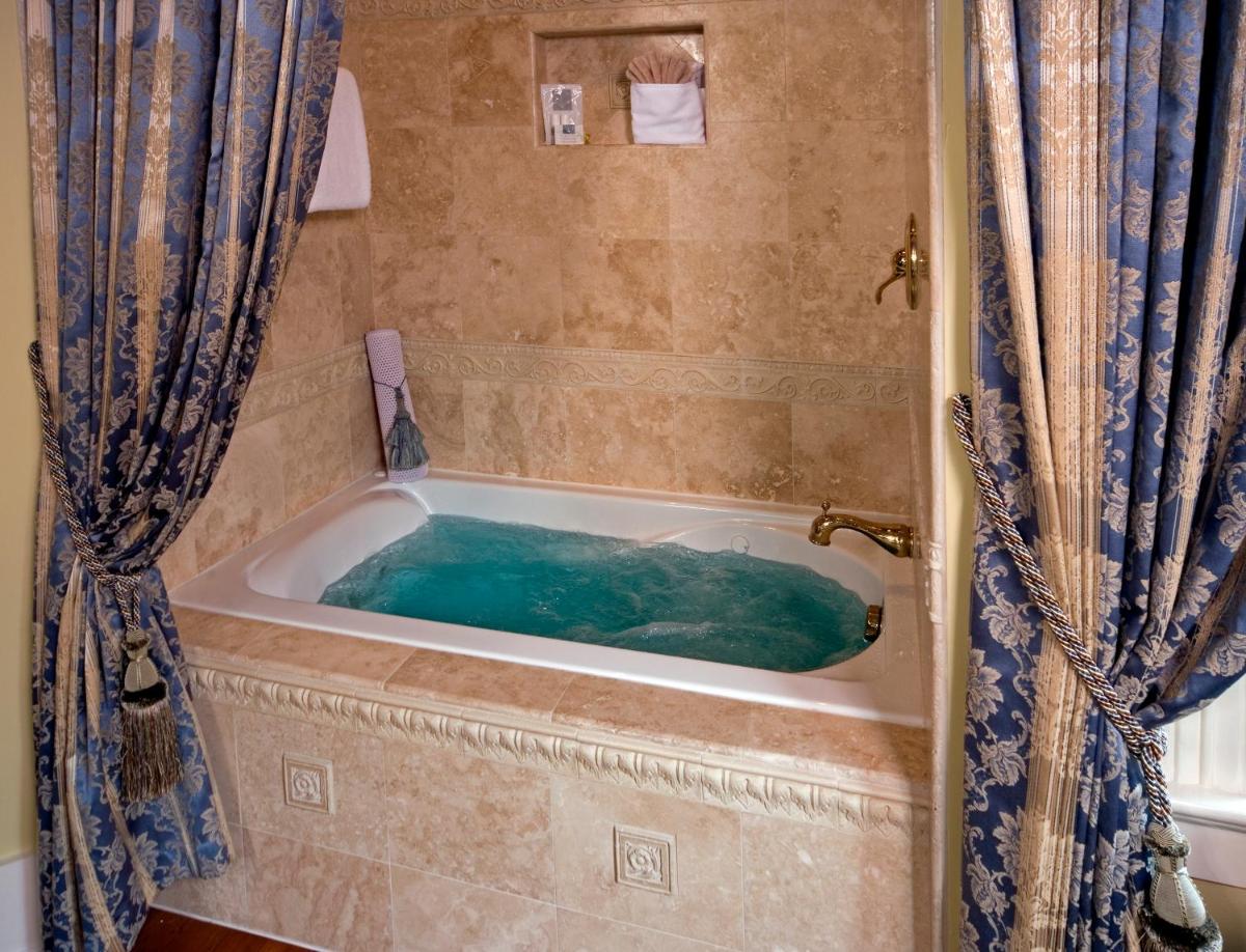 Cedar House Inn - image 5