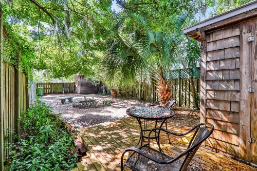 Charming Myrtle Bungalow - image 9