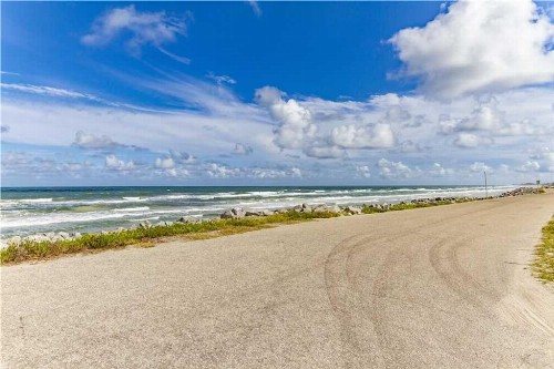 Artist Retreat 2 Bedrooms Summer Haven 3 Houses to Beach Sleeps 7 - image 6