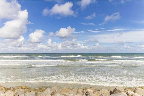 Artist Retreat 2 Bedrooms Summer Haven 3 Houses to Beach Sleeps 7 - image 7