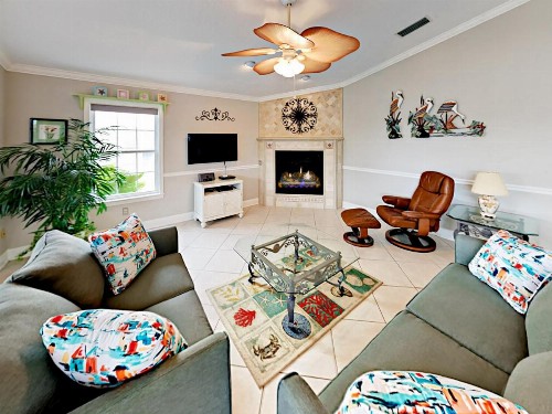 Beachside Delight Home Home - image 1