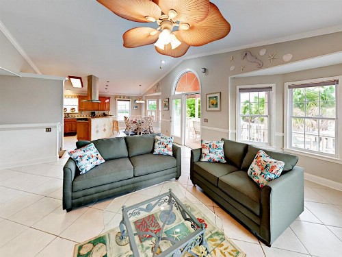 Beachside Delight Home Home - image 2