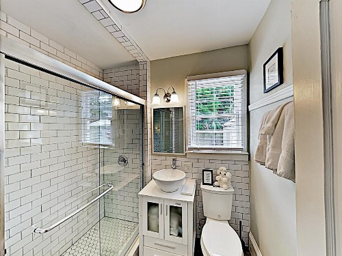 New Listing! Modern Retreat in Historic Downtown Duplex - image 6