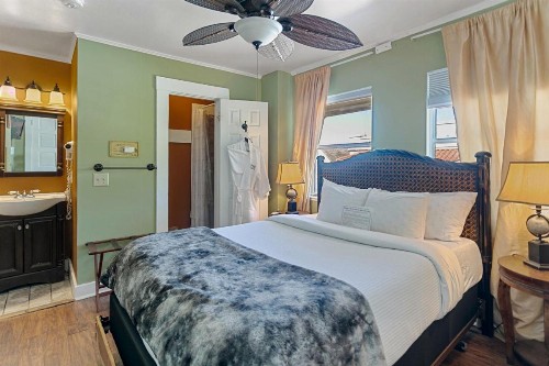Casablanca Inn on the Bay - image 20