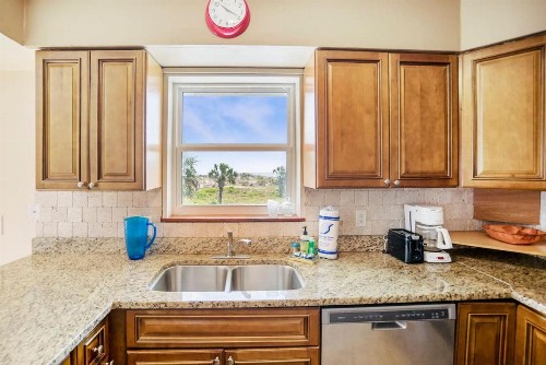 Oceanfront Dunes Cozy Beach House BBQ + Pet Friendly! - image 10