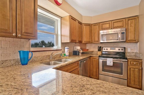 Oceanfront Dunes Cozy Beach House BBQ + Pet Friendly! - image 8