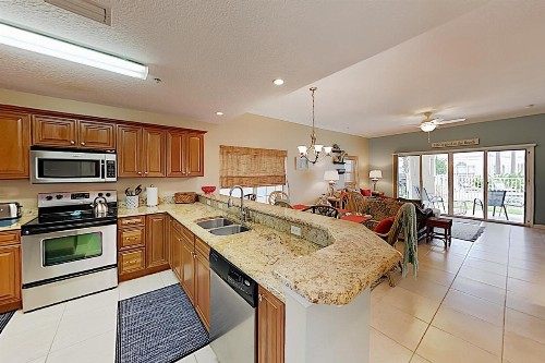 Sunny Poolside Condo with Hot Tub & Beach Access condo - image 12
