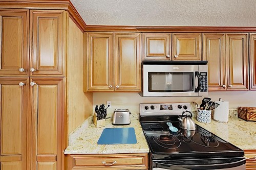 Sunny Poolside Condo with Hot Tub & Beach Access condo - image 9
