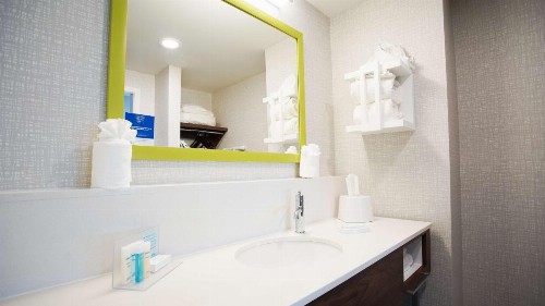 Hampton Inn & Suites St Clairsville Oh - image 10