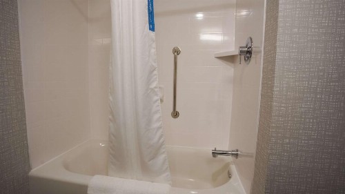 Hampton Inn & Suites St Clairsville Oh - image 15