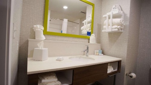 Hampton Inn & Suites St Clairsville Oh - image 2