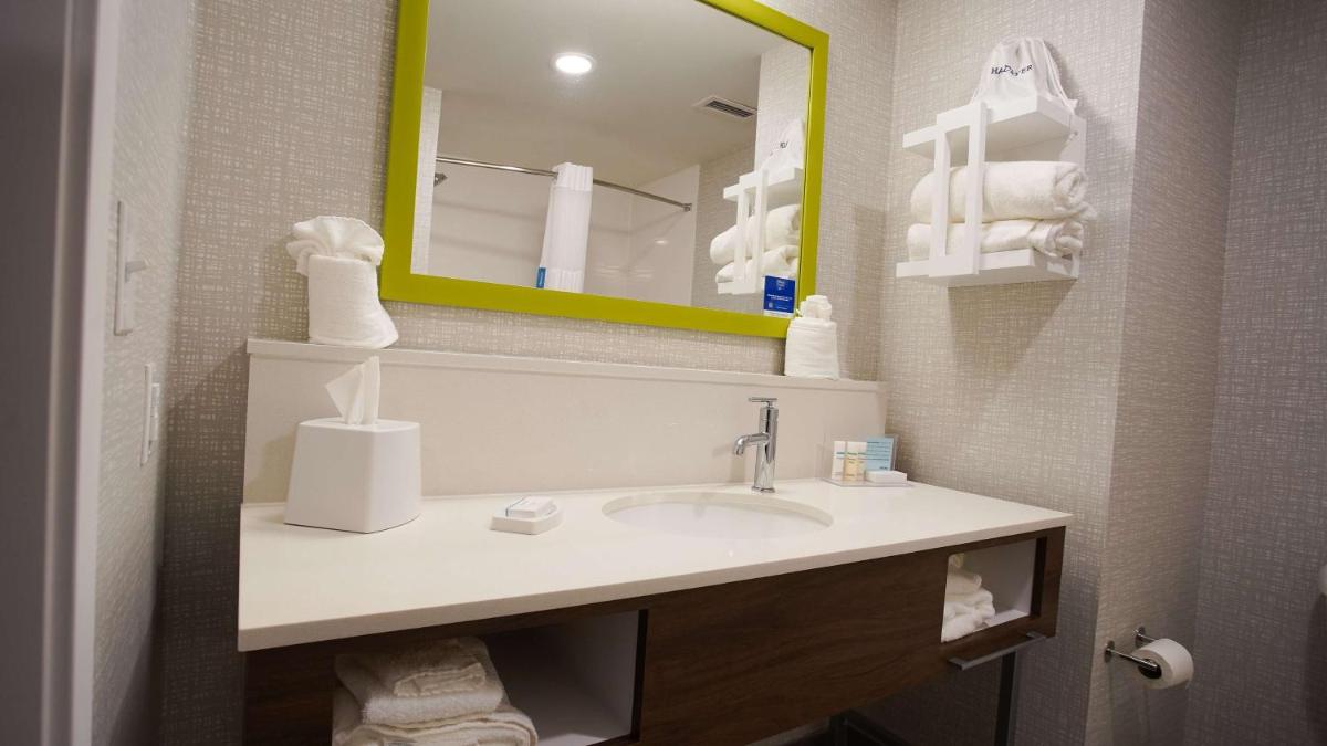 Hampton Inn & Suites St Clairsville Oh - image 2
