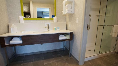Hampton Inn & Suites St Clairsville Oh - image 20