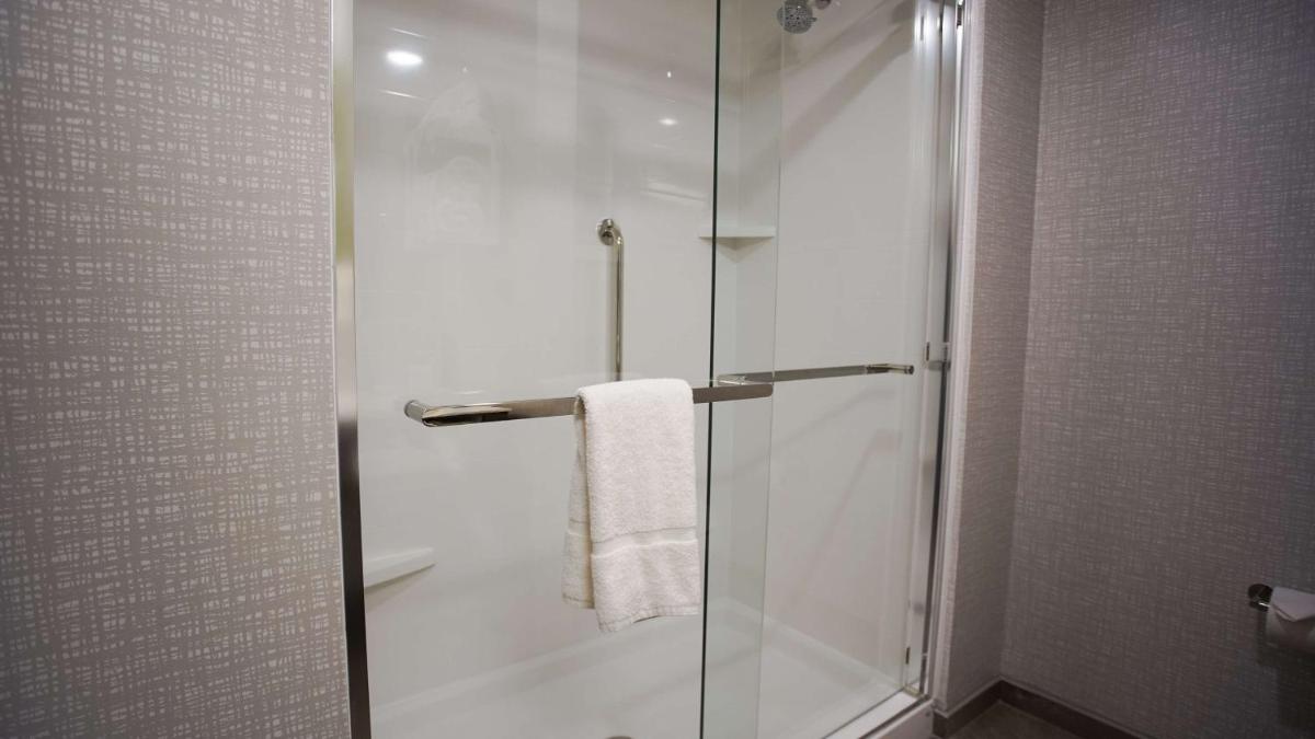 Hampton Inn & Suites St Clairsville Oh - image 3