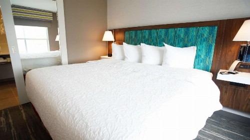 Hampton Inn & Suites St Clairsville Oh - image 8