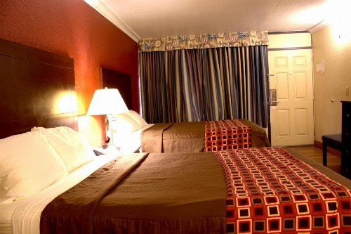 Polynesian Inn - image 9
