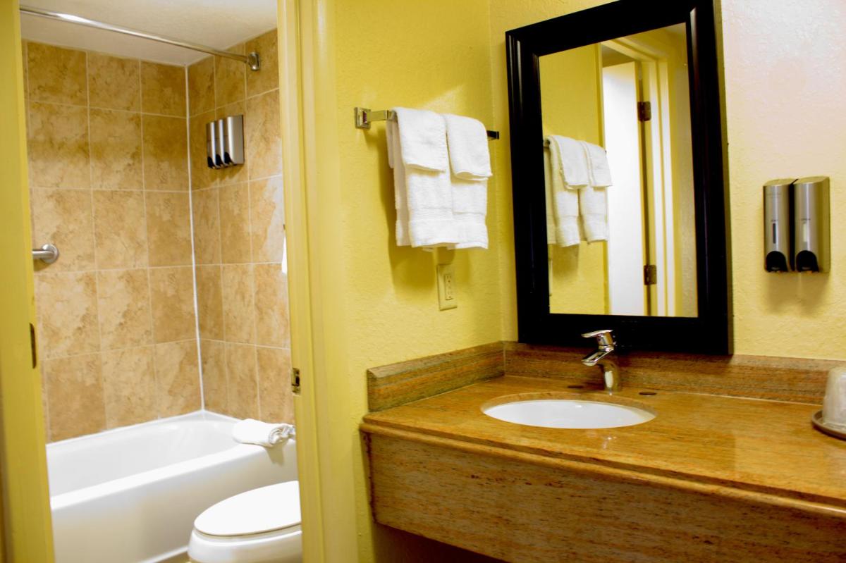 Polynesian Inn - image 3