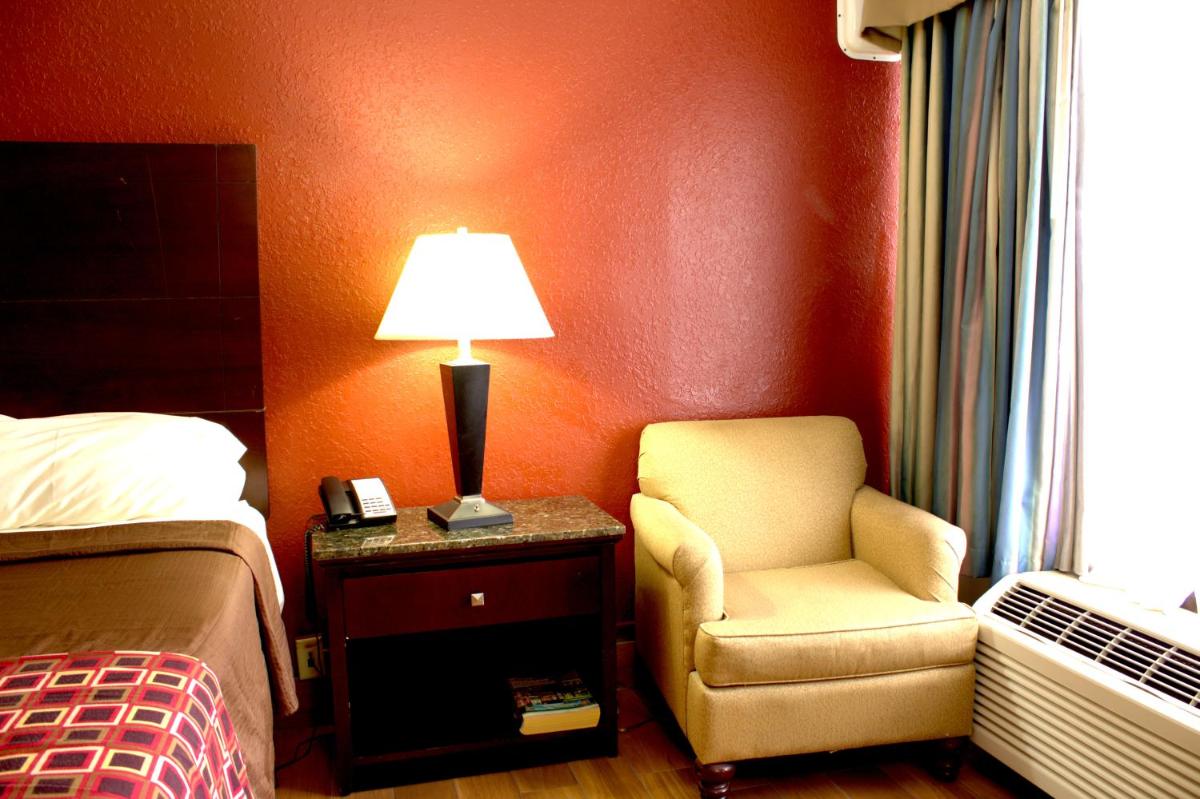 Polynesian Inn - image 5