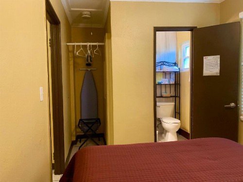 Lakeside Inn and Cafe - image 10