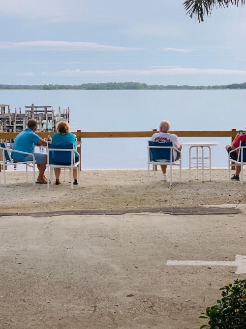 Lakeside Inn and Cafe - image 16