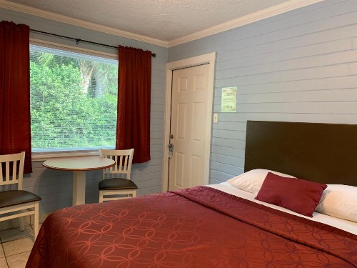 Lakeside Inn and Cafe - image 23