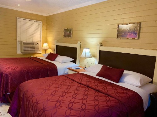Lakeside Inn and Cafe - image 29
